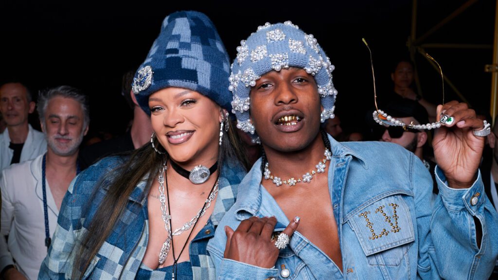 Vidéo : Rihanna enceinte de son troisième bébé ?