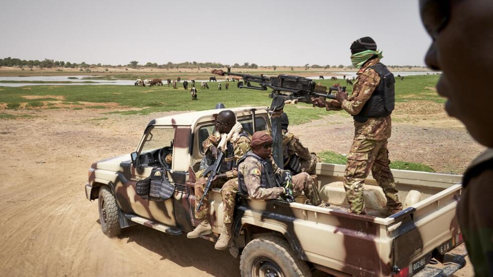 Mali : Des dizaines de corps découverts près d'un camp militaire
