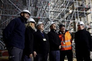 Reconstruction de Notre-Dame de Paris : Macron honore les artisans