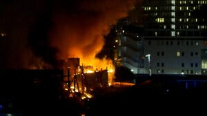 France : Un important incendie s'est déclaré dans le 17e arrondissement de Paris ! (vidéo)