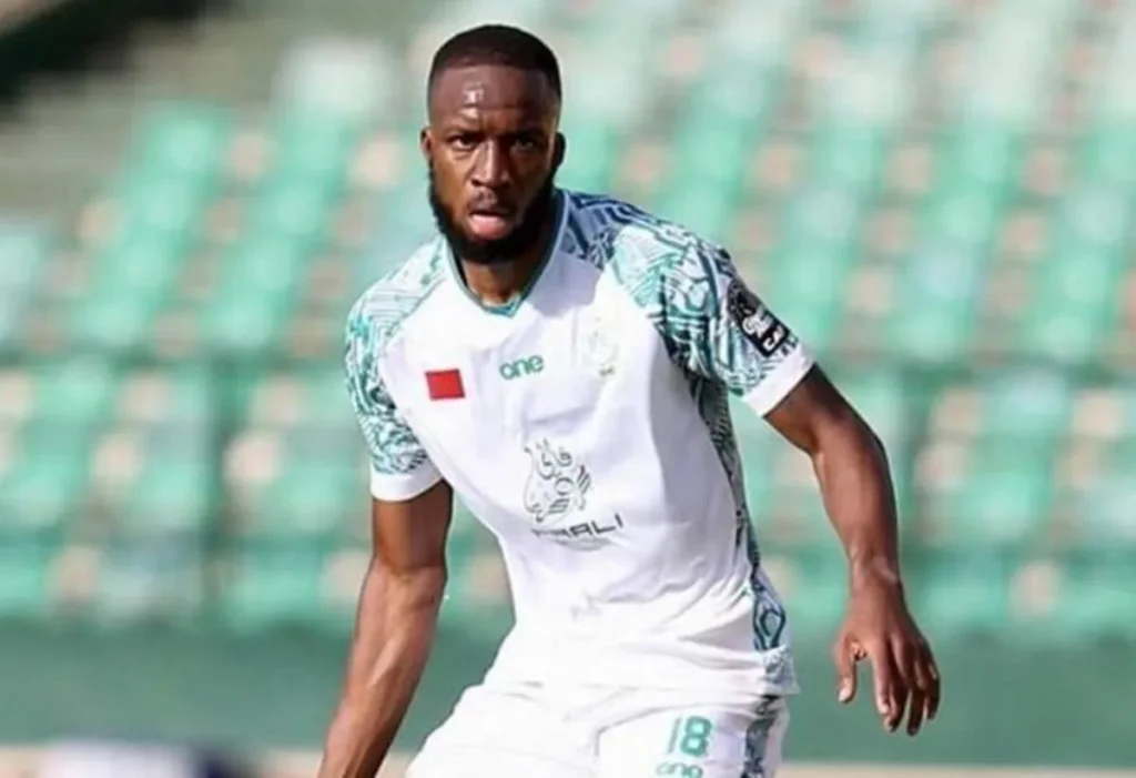 La star togolaise Roger Aholou célèbre le 34e titre de champion de l'Espérance de Tunis