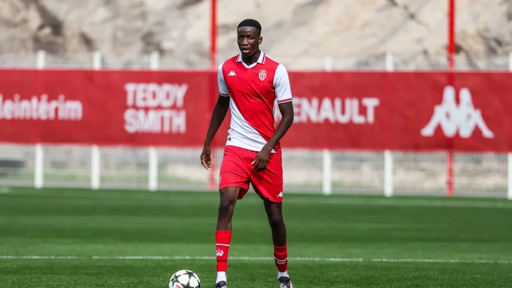 Samuel Nibombé : Le footballeur togolais victime d'un arrêt cardiaque en plein match