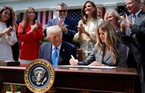 Etats Unis : Trump signe une loi historique contre la diffusion non consensuelle d'images intimes