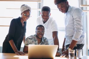 Recrutement : Assistante de Direction ; Chargée de Clientèle ; Commerciaux ; Cuisinières