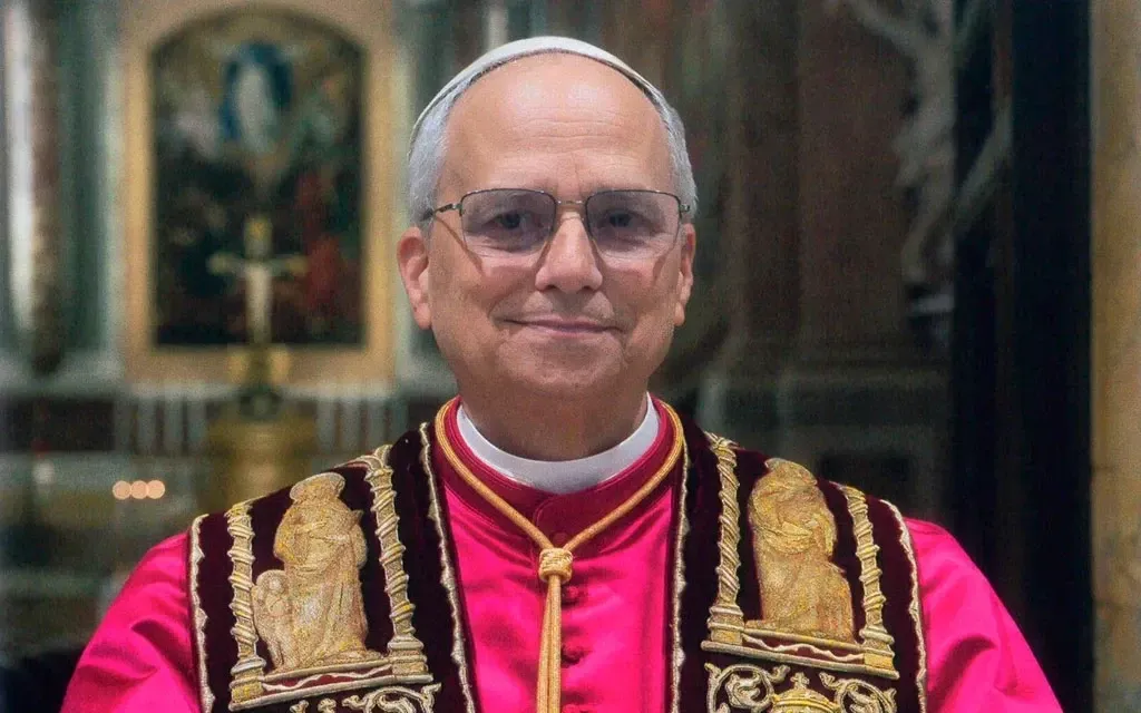 Photo : Le Vatican présente le portrait officiel du pape Léon XIV