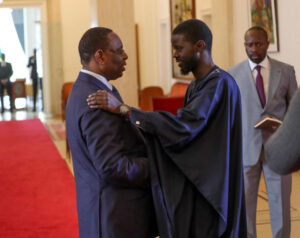 Sénégal : Un proche de Macky Sall inculpé pour offense à Diomaye Faye