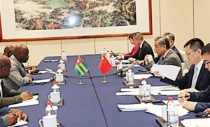 Coopération Togo-Chine : Prof. Robert Dussey échange avec Wang Yi
