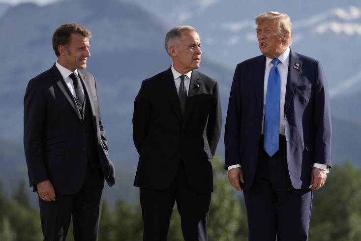 "Macron ne comprend jamais rien'', Trump tacle le président français