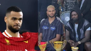 Cody Gakpo à Lomé : la star de Liverpool reçoit le soutien d'Emmanuel Adebayor