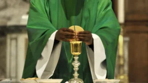 Des prêtres catholiques du Togo mènent une mobilisation spirituelle avant les manifestations