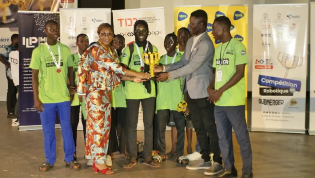 FLL 2024 -2025 : Clever Sharks remporte le tout premier tournoi national de robotique au Togo