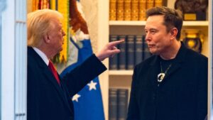 Donald Trump menace d'expulser Elon Musk