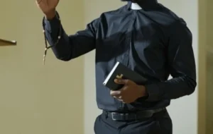 Togo : Un pasteur arrêté pour des commentaires sur WhatsApp