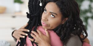 Amitié toxique ? 5 signes évidents que votre ami est jaloux de vous