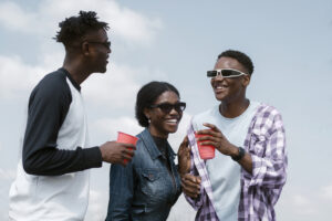 Votre ami(e) vous doit de l’argent ? Voici comment le récupérer sans gâcher votre amitié