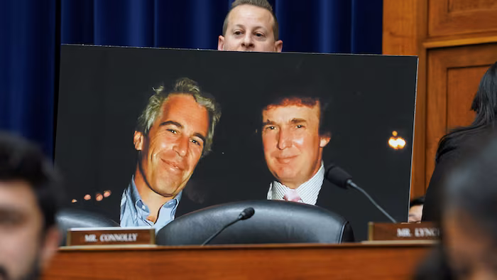 Dossiers Epstein : Donald Trump dénonce une manipulation politique orchestrée par Biden