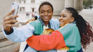 Afficher son couple sur les réseaux sociaux : bonne ou mauvaise idée ?