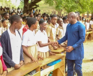 Togo : le ministre Dodzi Kokoroko transforme plusieurs CEG en lycées