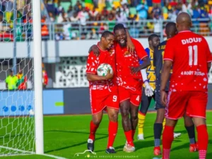 Emmanuel Adebayor : l'ambassadeur du football africain salue la réouverture du Stade du 4-Août