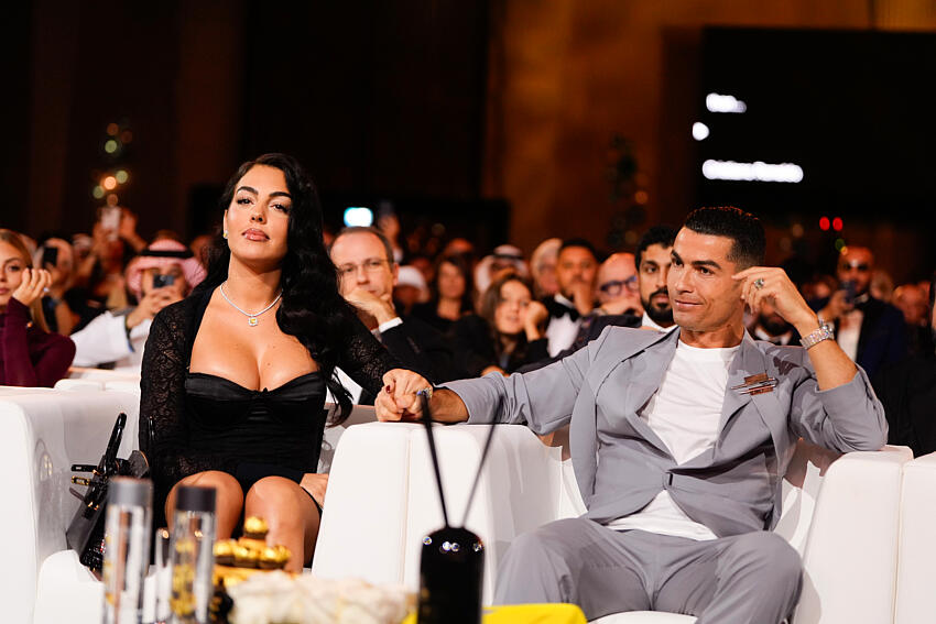 Chèques, villas, voitures de luxe... : les clauses du contrat prénuptial de Georgina et Cristiano Ronaldo dévoilées