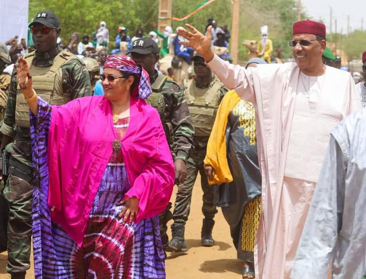 Niger : l’épouse de l'ancien président Mohamed Bazoum refuse de quitter le palais présidentiel