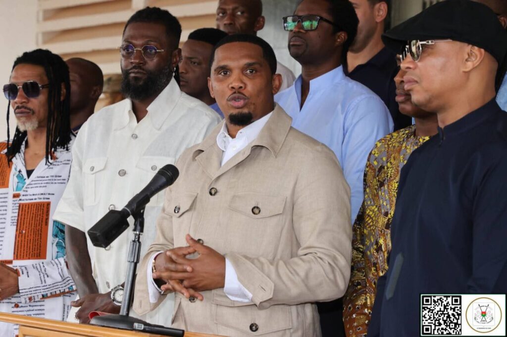 Emmanuel Adebayor, Eto'o et d'autres légendes rencontrent le président Ibrahim Traoré