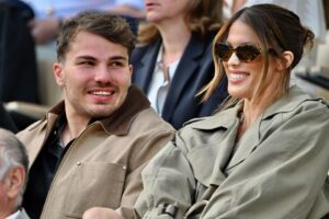 PHOTOS : Iris Mittenaere officialise sa relation avec Antoine Dupont