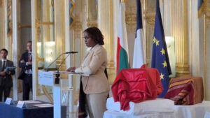 Mémoire coloniale : la France restitue trois crânes malgaches, dont celui d’un roi décapité