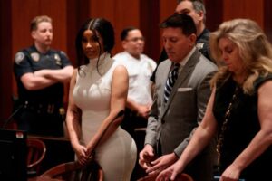 Cardi B comparaît devant le tribunal pour agression