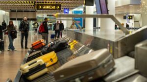 Voyage en avion : la fin de la règle des 100 ml en cabine bientôt levée