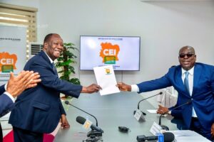 Présidentielle en Côte d’Ivoire : Alassane Ouattara dépose son dossier, la polémique enfle