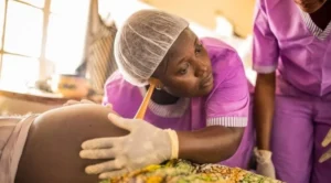 Togo : Une clinique recrute une sage femme