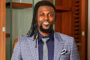 Lutte contre le racisme : Emmanuel Adebayor rejoint une initiative de la FIFA