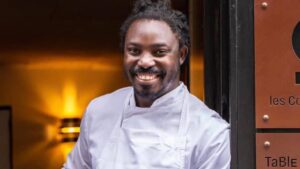 Senda D. Waguena : le chef togolais qui fait vibrer Montmartre avec sa cuisine métissée