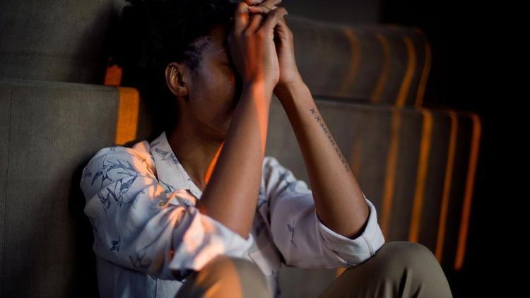 "Les jeunes adultes (18-24 ans) sont les plus malheureux au monde", selon une étude