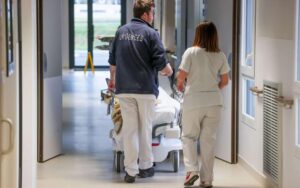 France : les hôpitaux sommés de se préparer à une éventuelle guerre d’ici 2026