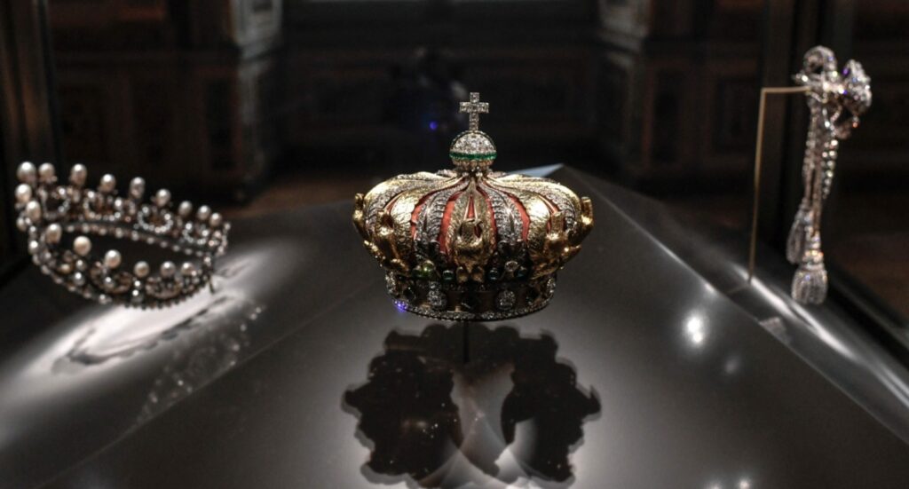 Vol au musée du Louvre : des trésors et bijoux d'une valeur inestimable dérobés