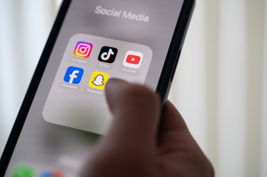 Meta et TikTok accusés de violer les règles du contenu numérique
