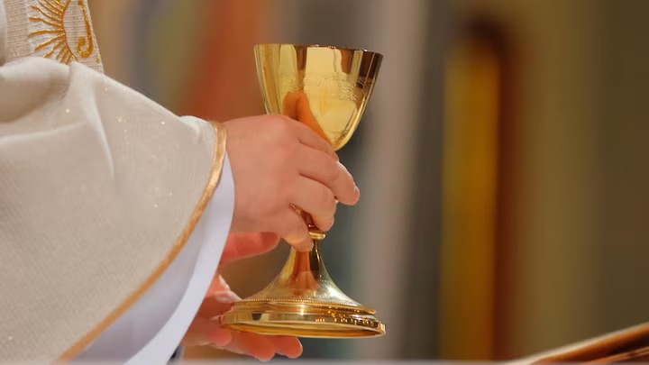 L’Église catholique change de vin d’autel après sa diffusion dans les bars
