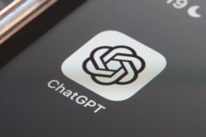 Les flirts et conversations "intimes" bientôt possible avec ChatGPT