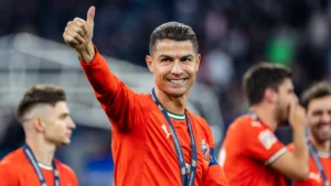 Cristiano Ronaldo devient le premier footballeur milliardaire de l'histoire !