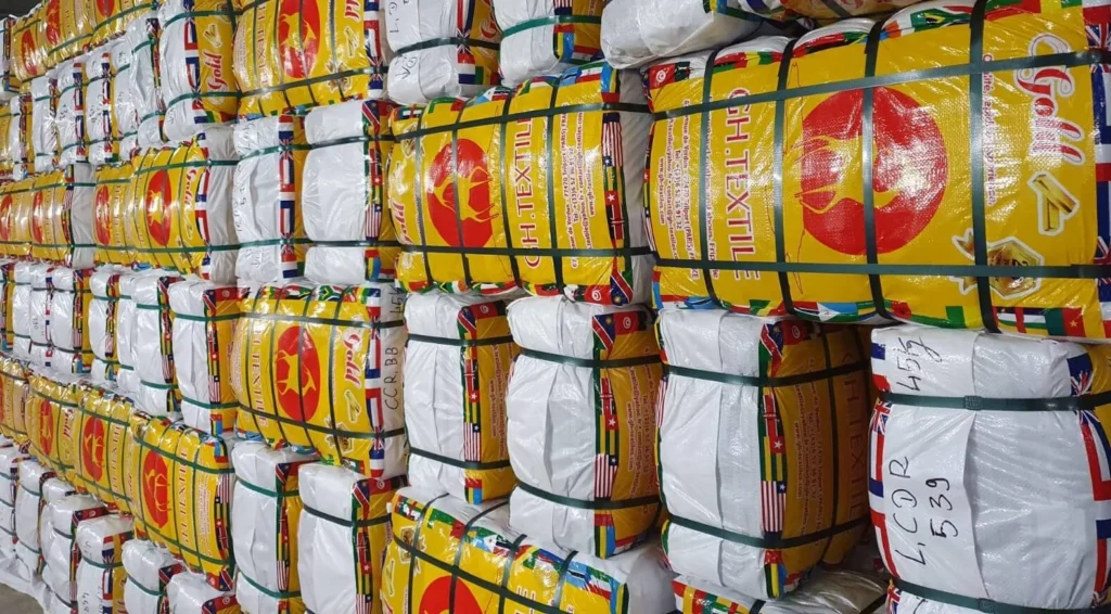 Port de Lomé : L'OTR vend aux enchères 3 429 balles de vêtements d'occasion