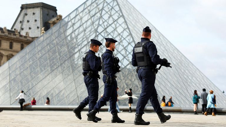 France / Vol au Louvre : quatre nouveaux suspects arrêtés