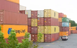 Vente aux enchères au port de Lomé