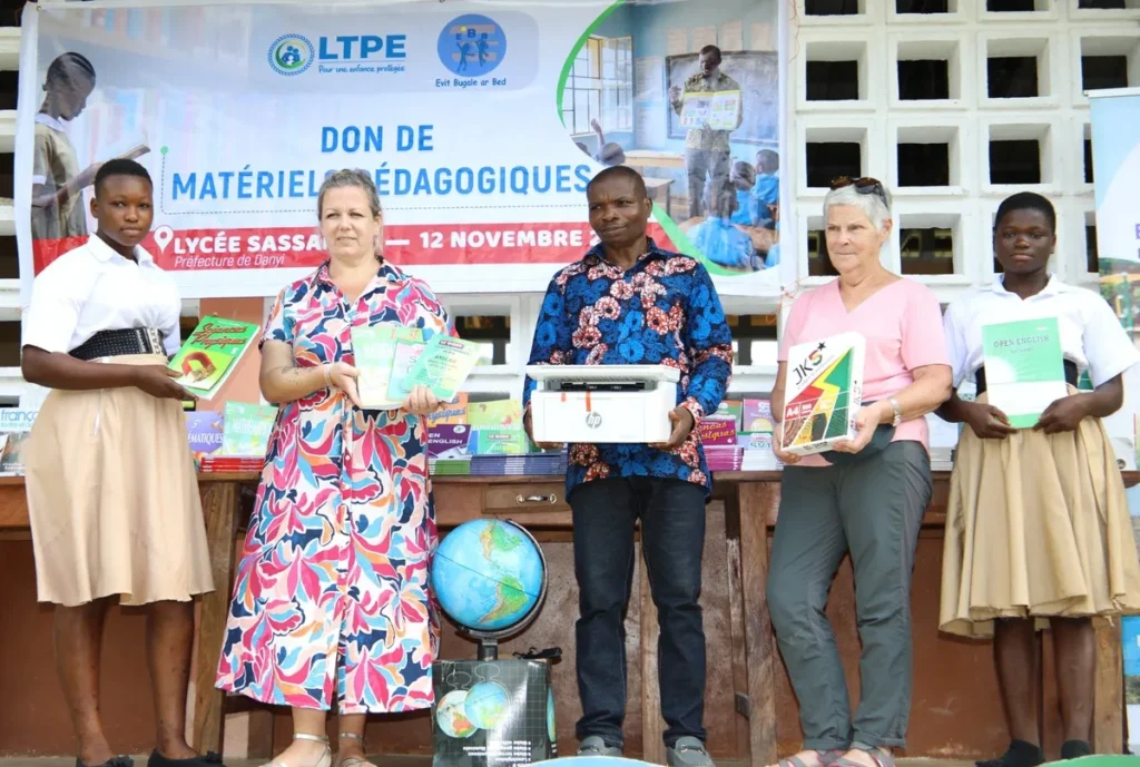 Togo : Le lycée Ahlon Sassanou reçoit un important don de matériel pédagogique