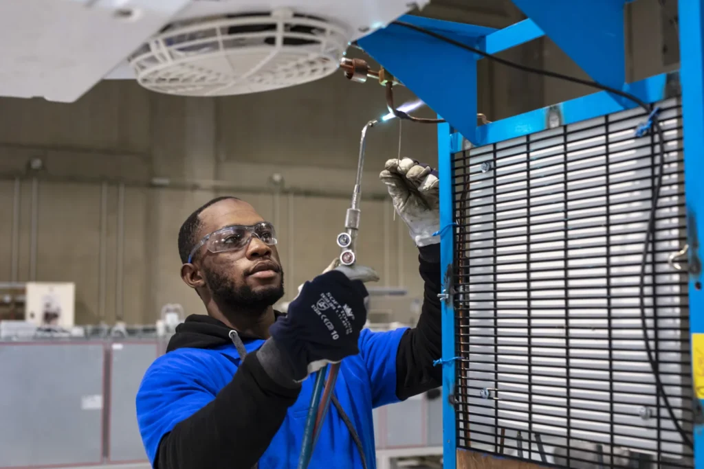 AXE CAPITAL HUMAIN S.A recrute. un frigoriste