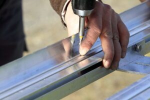 Une structure de la place recrute un menuisier aluminium