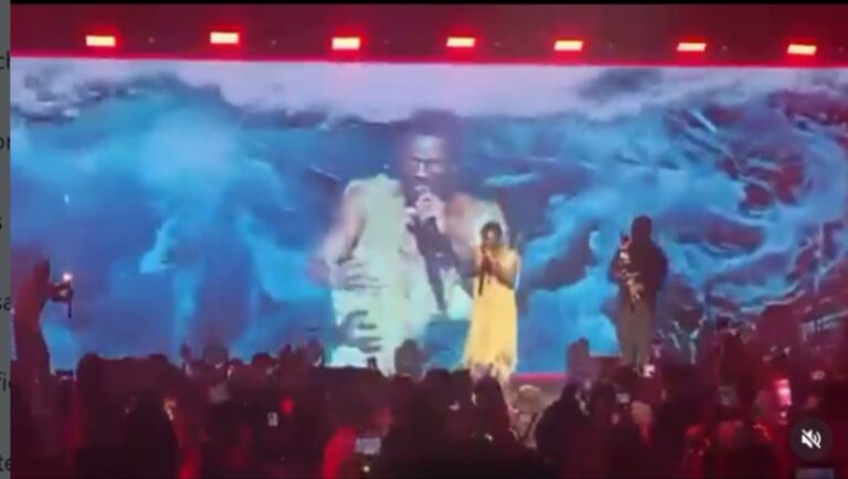 Ghana : après le report de la fin du monde, le prophète Eboh Noah aperçu au concert de Sarkodie