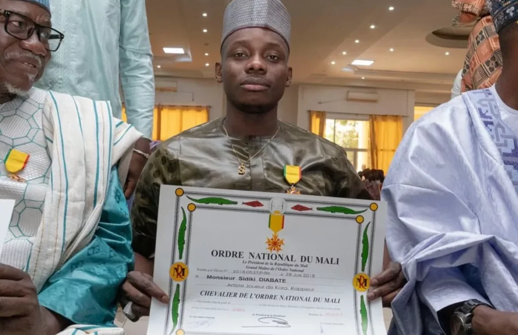 Mali : Sidiki Diabaté décoré Chevalier du Mérite des Arts et de la Culture