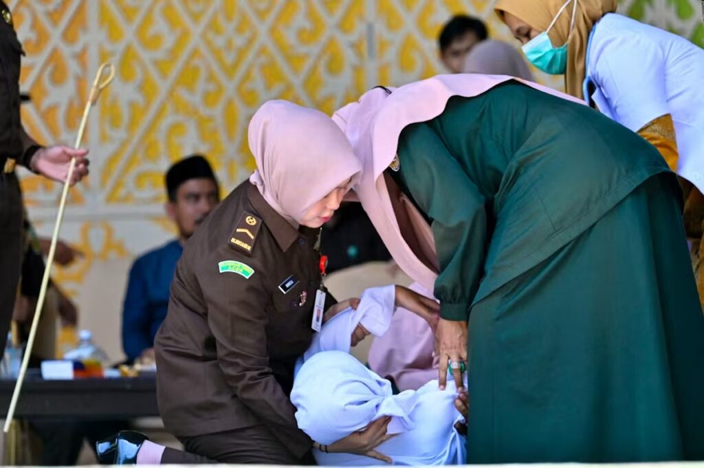 140 coups de fouet pour relations sexuelles hors mariage